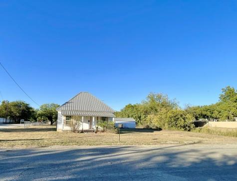 301 E 10th Street Coleman TX 76834