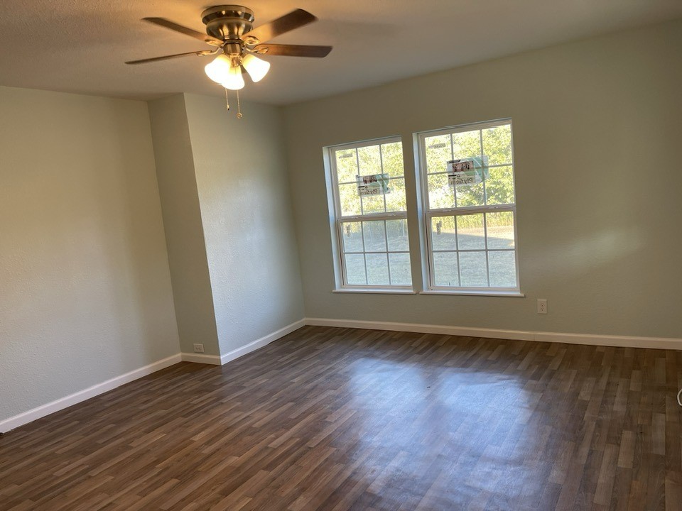 301 E 10th Street Coleman TX 76834