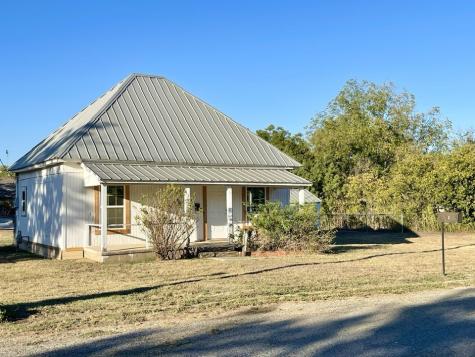301 E 10th Street Coleman TX 76834