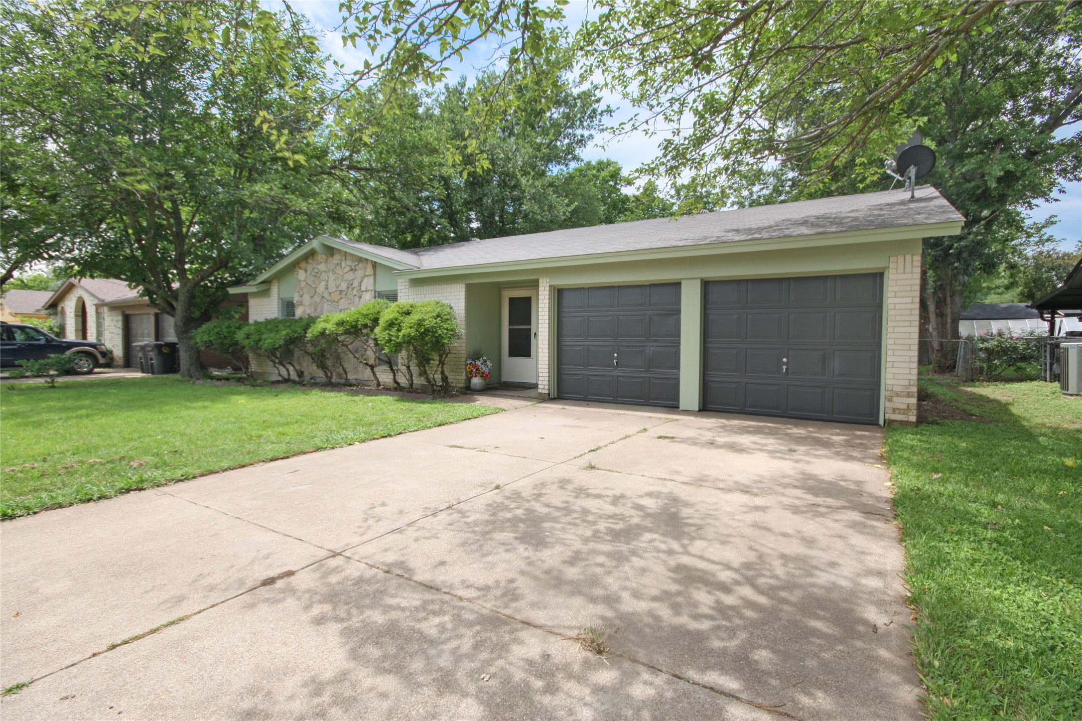 703 N Douglas Avenue Cleburne TX 76033