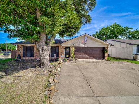 302 Lake Park Drive Grand Prairie TX 75052
