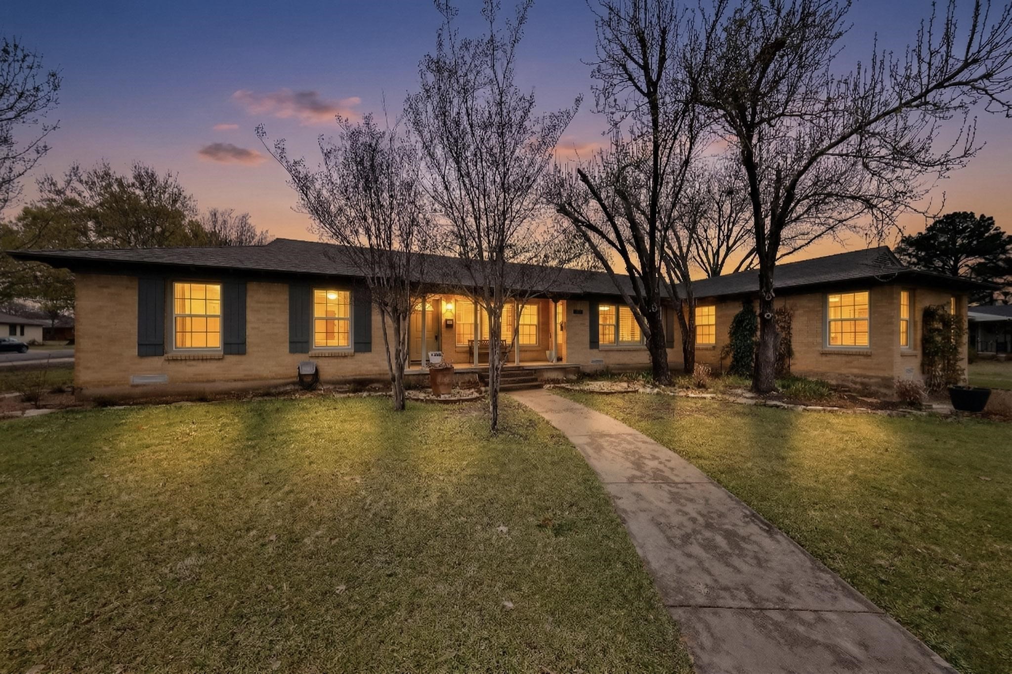 1705 Mariposa Drive Dallas TX 75228
