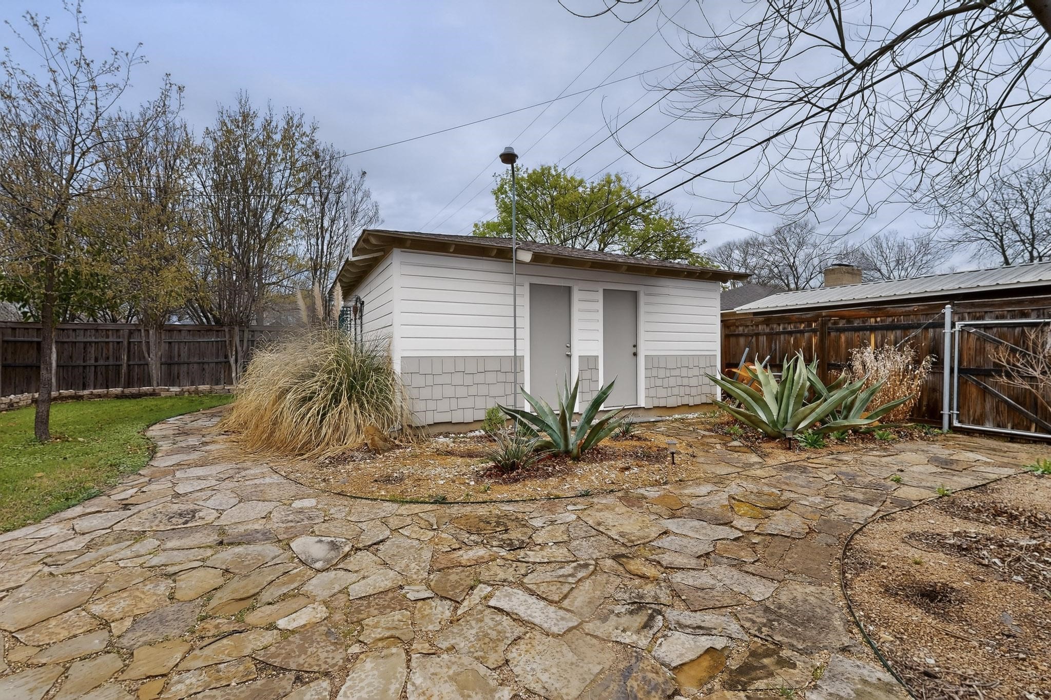 1705 Mariposa Drive Dallas TX 75228