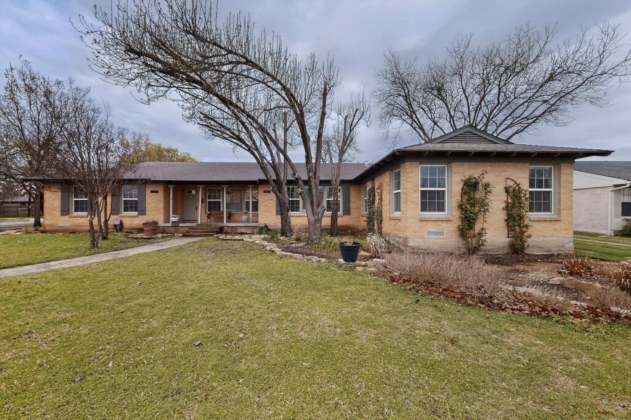 1705 Mariposa Drive Dallas TX 75228
