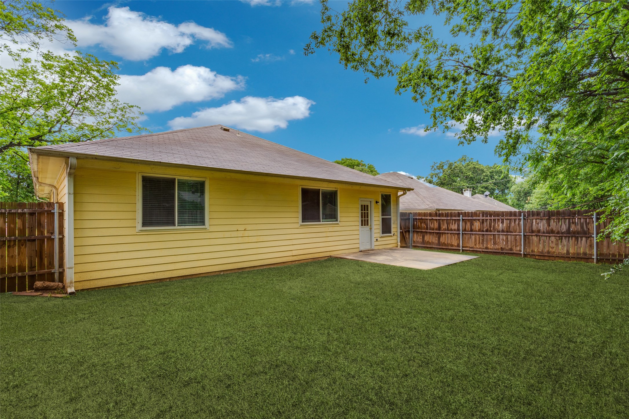 400 Stockard Street Lake Dallas TX 75065