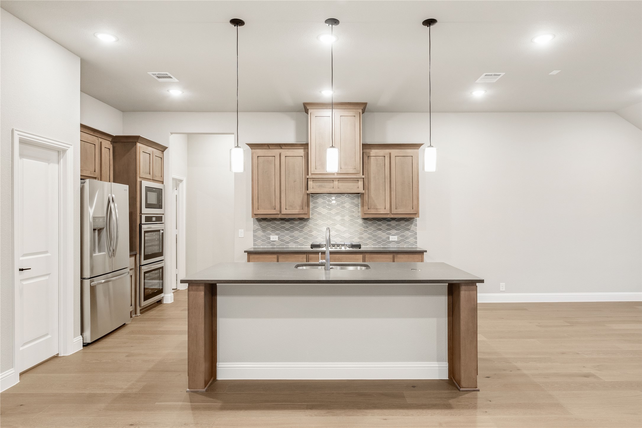 905 Denham Drive Red Oak TX 75154