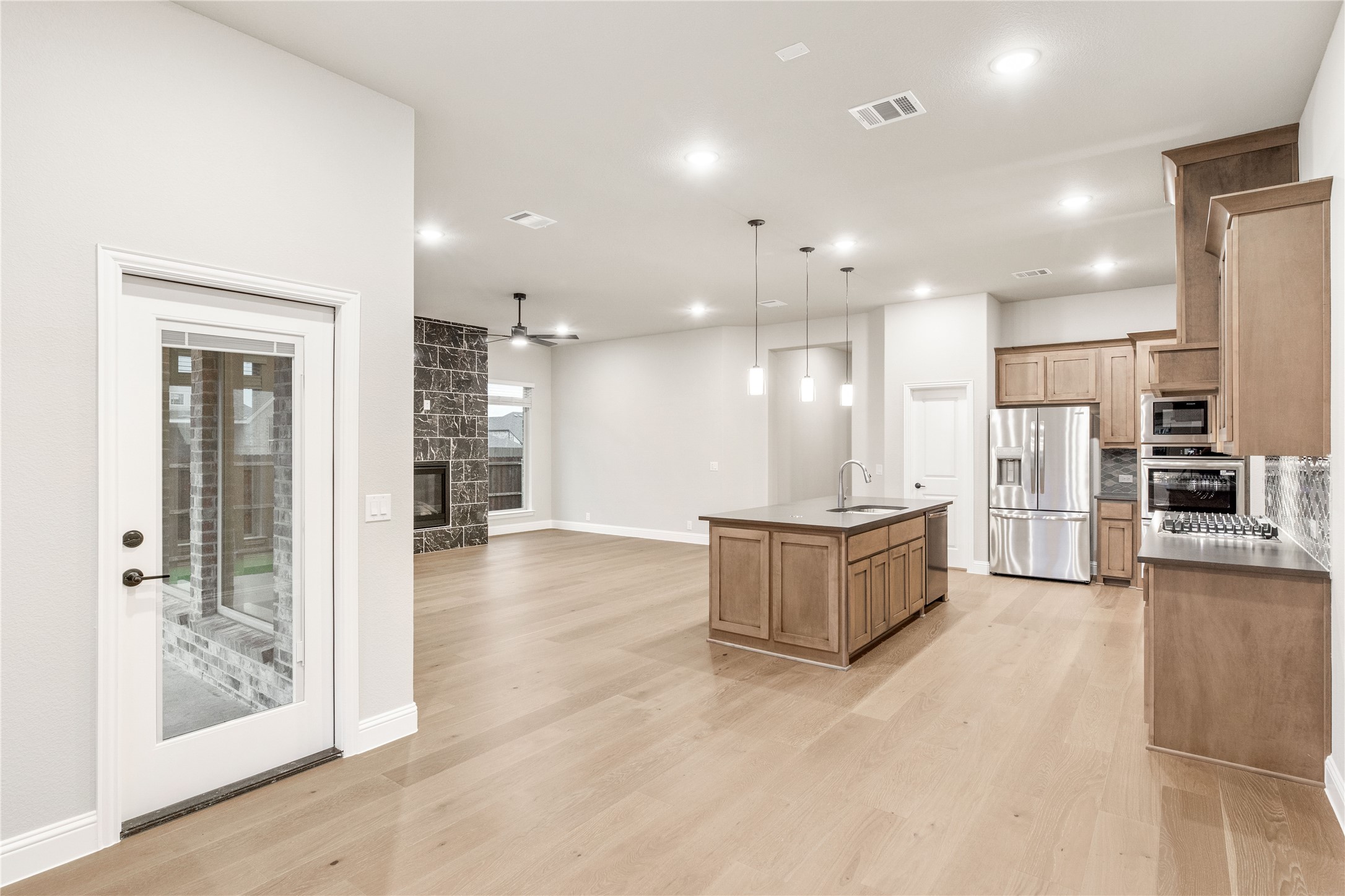 905 Denham Drive Red Oak TX 75154