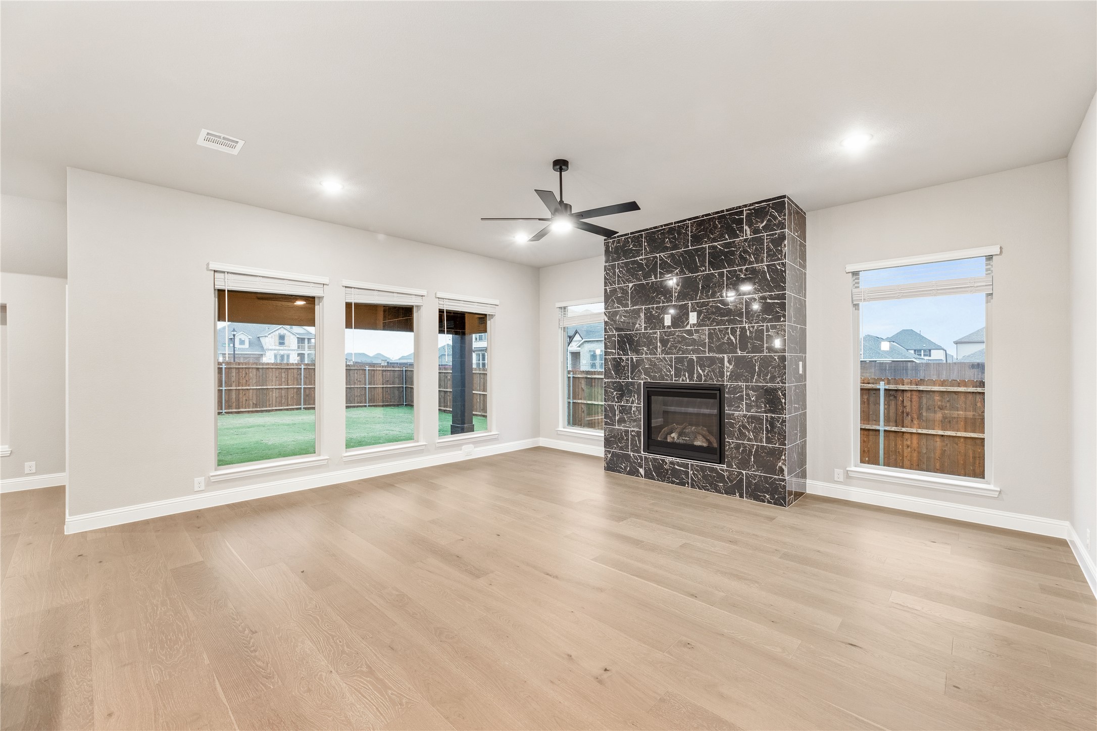 905 Denham Drive Red Oak TX 75154