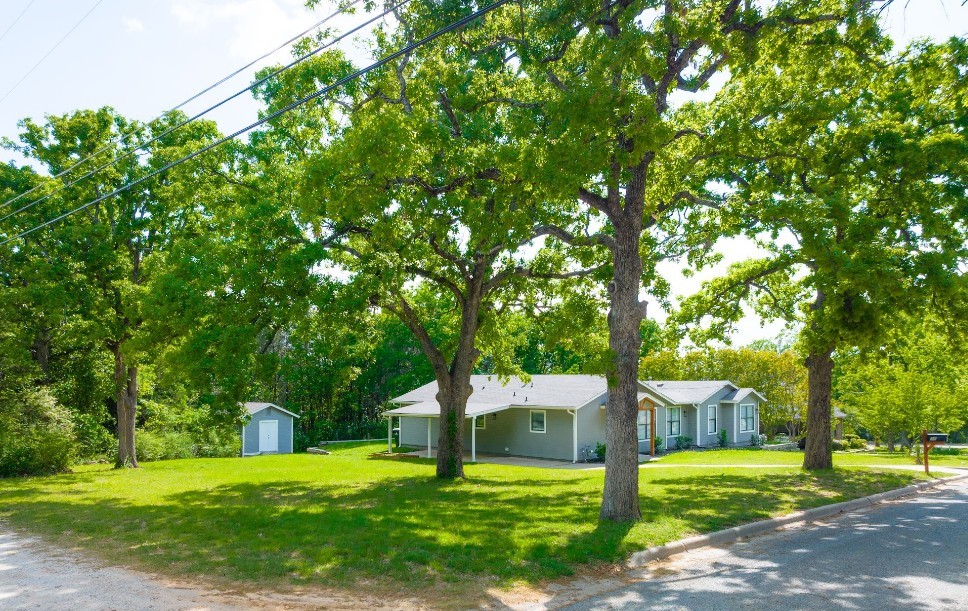 938 Amsden Street Denison TX 75020
