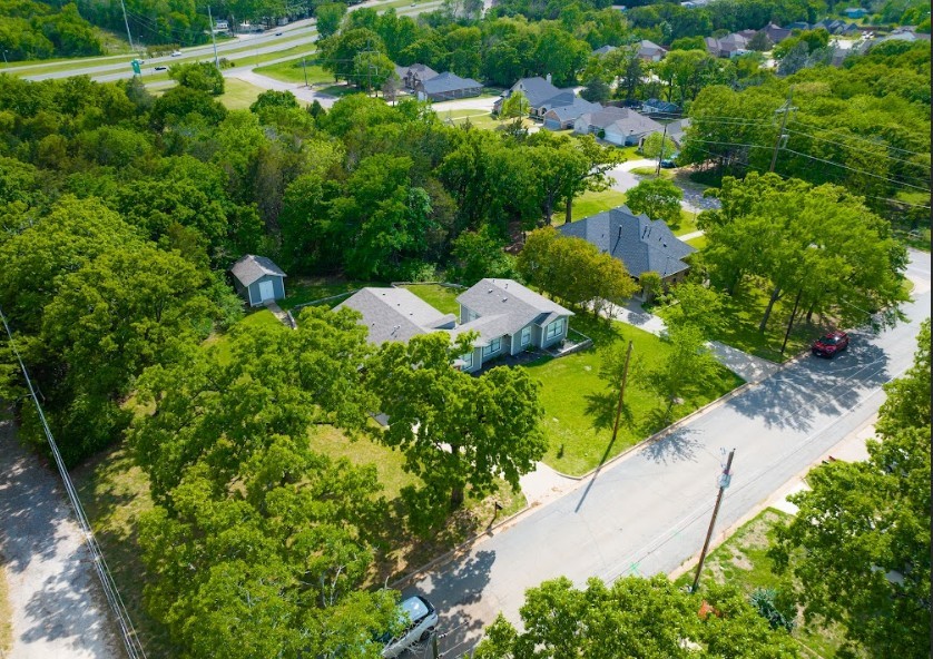 938 Amsden Street Denison TX 75020