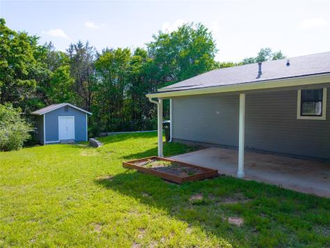 938 Amsden Street Denison TX 75020