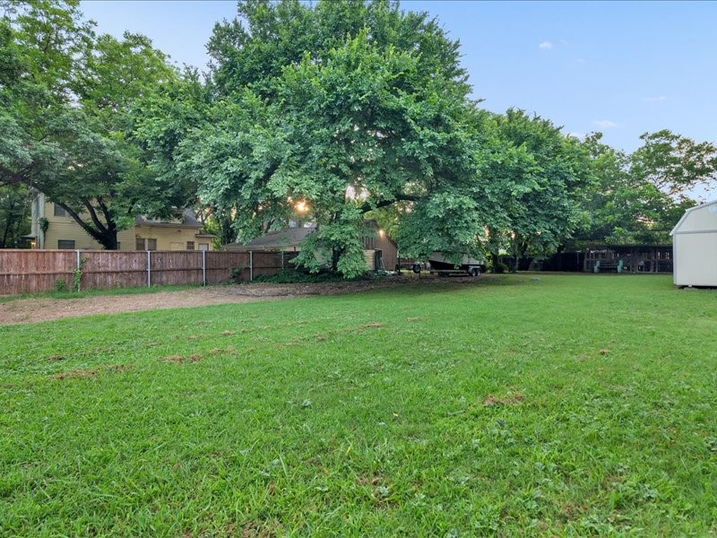 823 S Crockett Street Sherman TX 75090