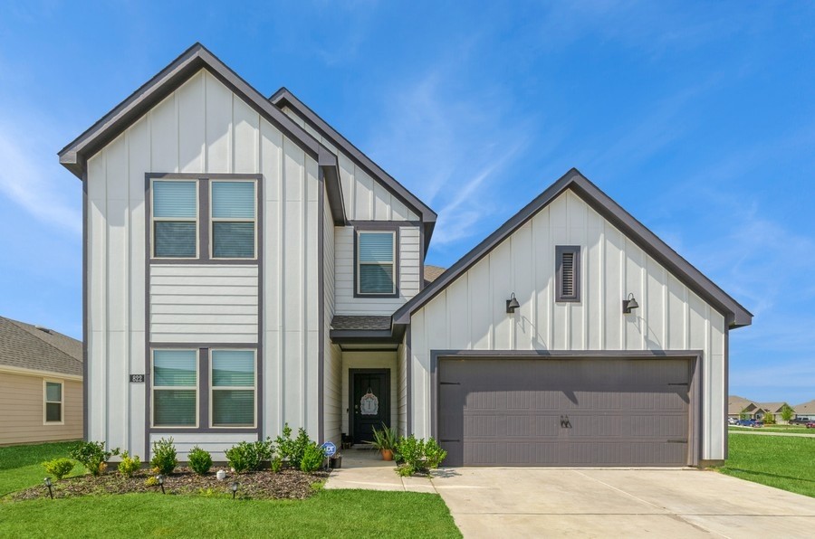 822 Amelia Court Pilot Point TX 76258