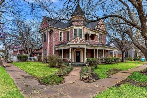 208 S Gowdy Street Whitewright TX 75491