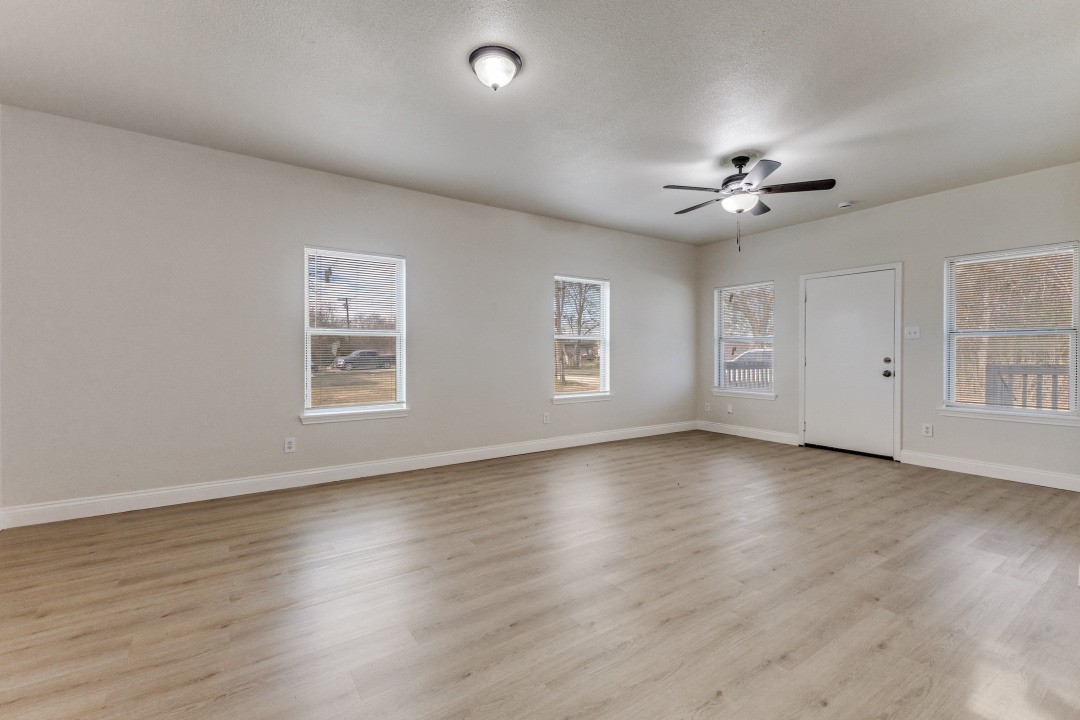 711 S 3rd Avenue E Dawson TX 76639