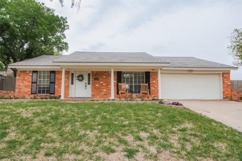 1936 Yucca Trail Hurst TX 76054