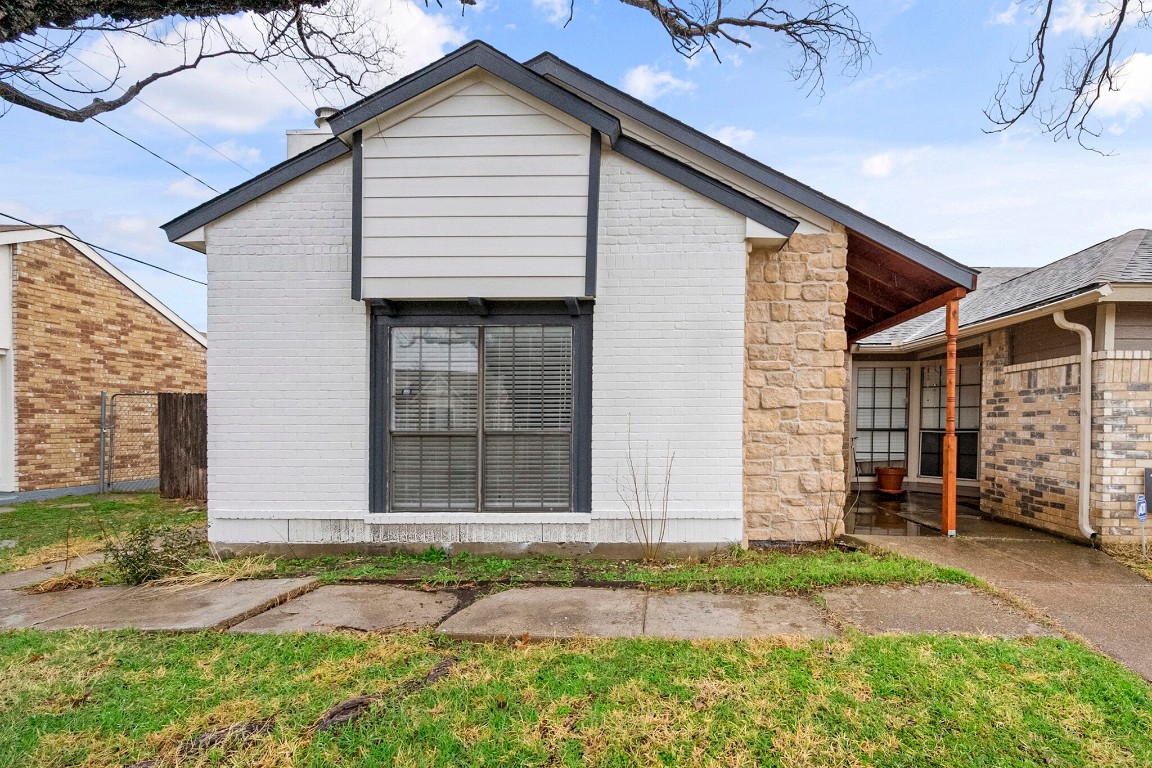 645 Stonehenge Drive Grand Prairie TX 75052