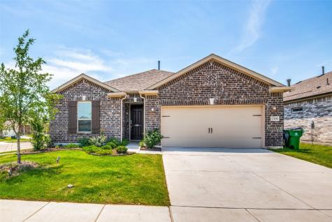 2501 Walker Avenue Aubrey TX 76227