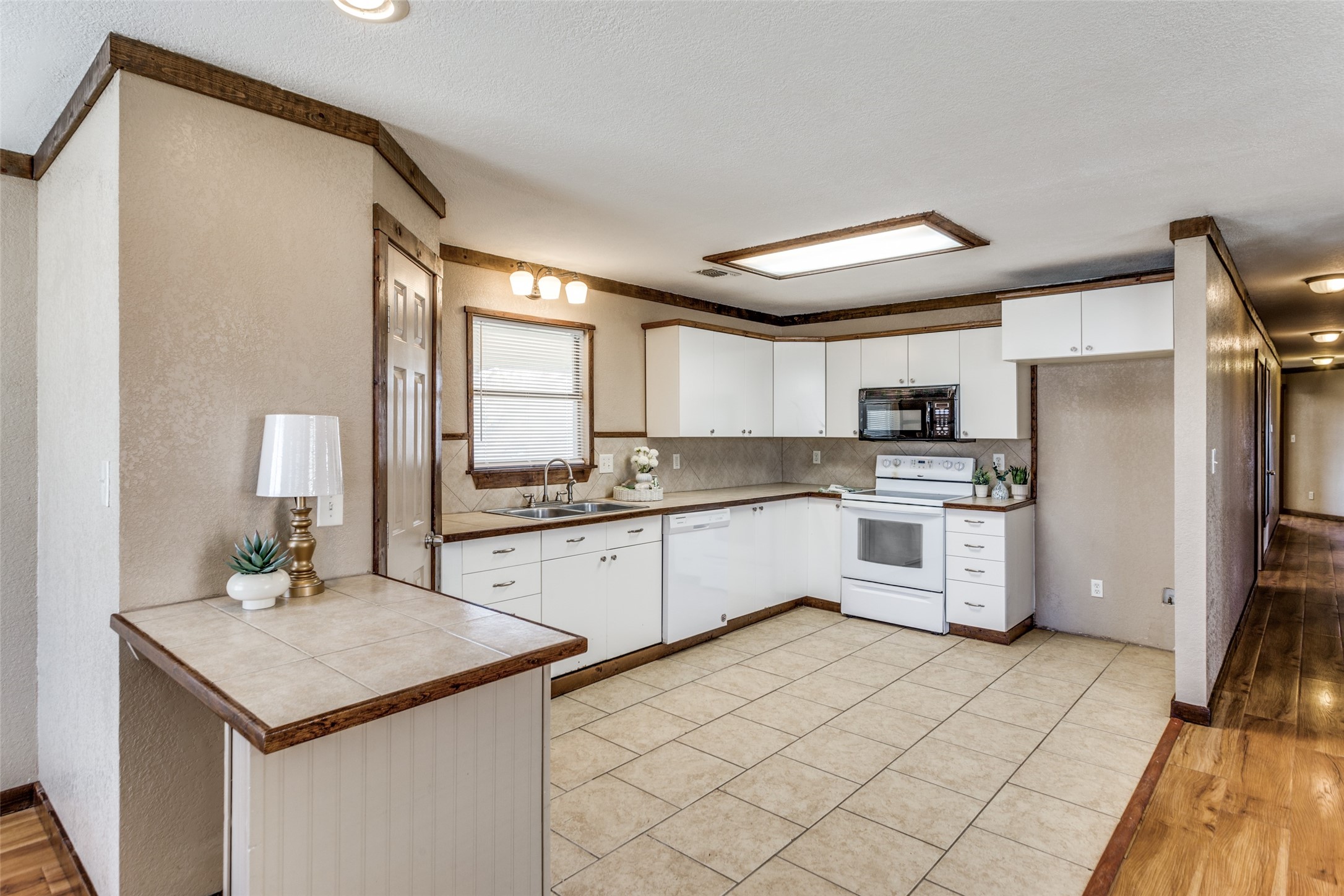 401 Ashwood Street Azle TX 76020