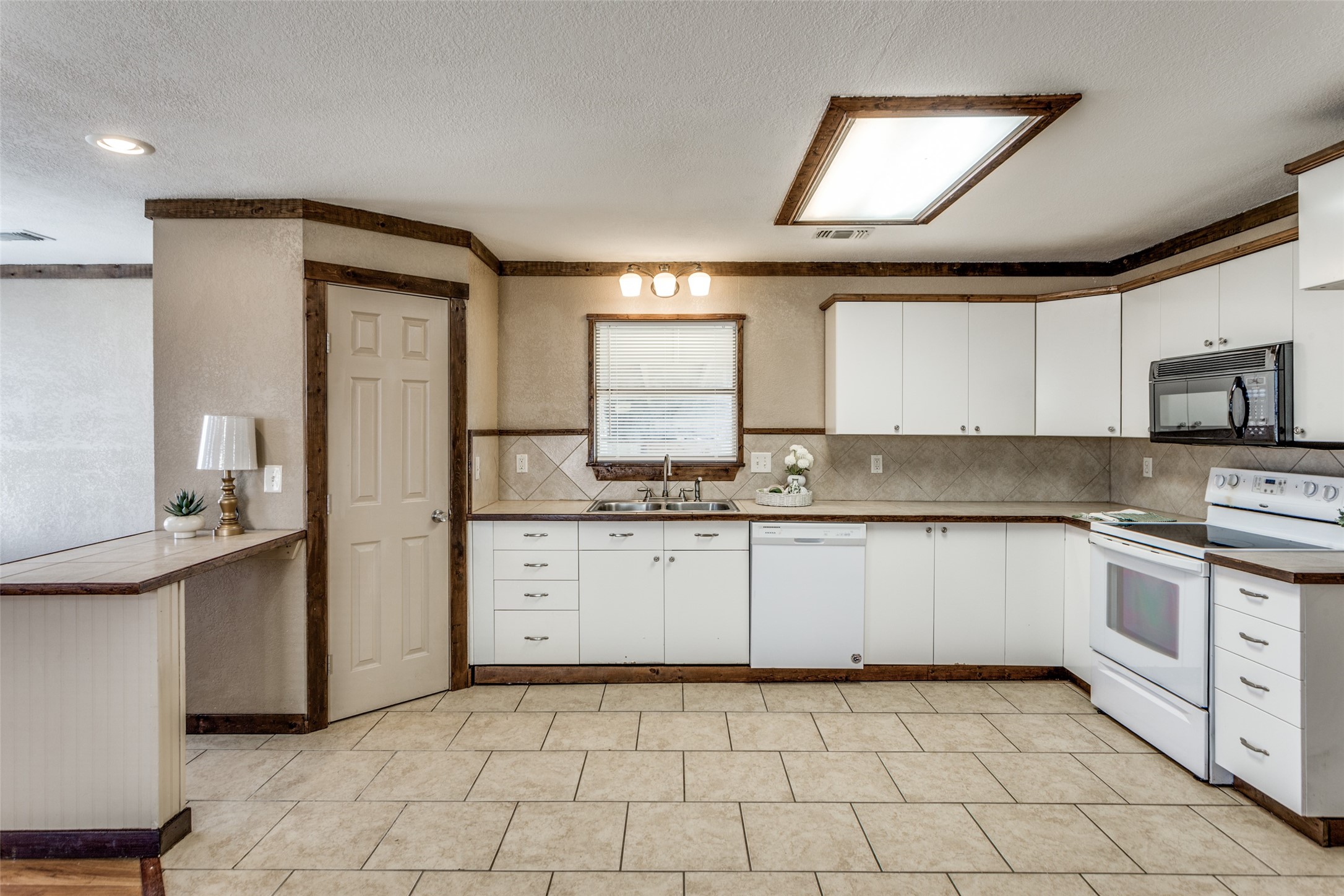 401 Ashwood Street Azle TX 76020