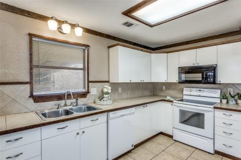 401 Ashwood Street Azle TX 76020