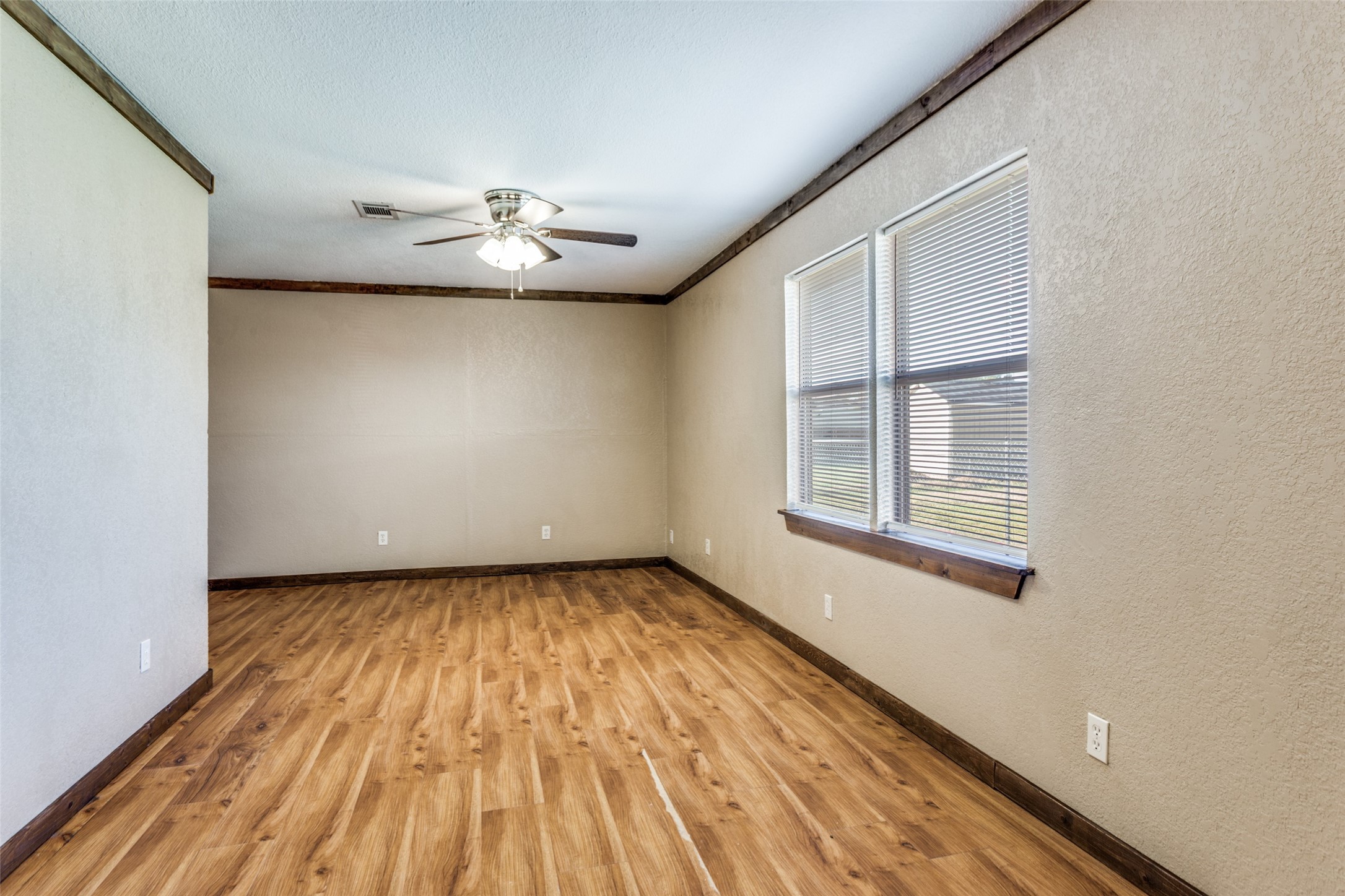 401 Ashwood Street Azle TX 76020