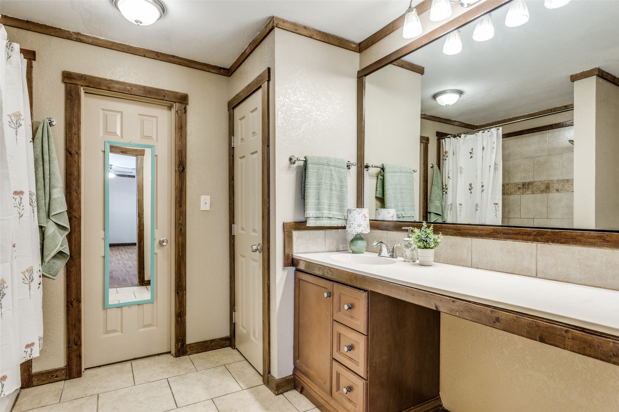 401 Ashwood Street Azle TX 76020