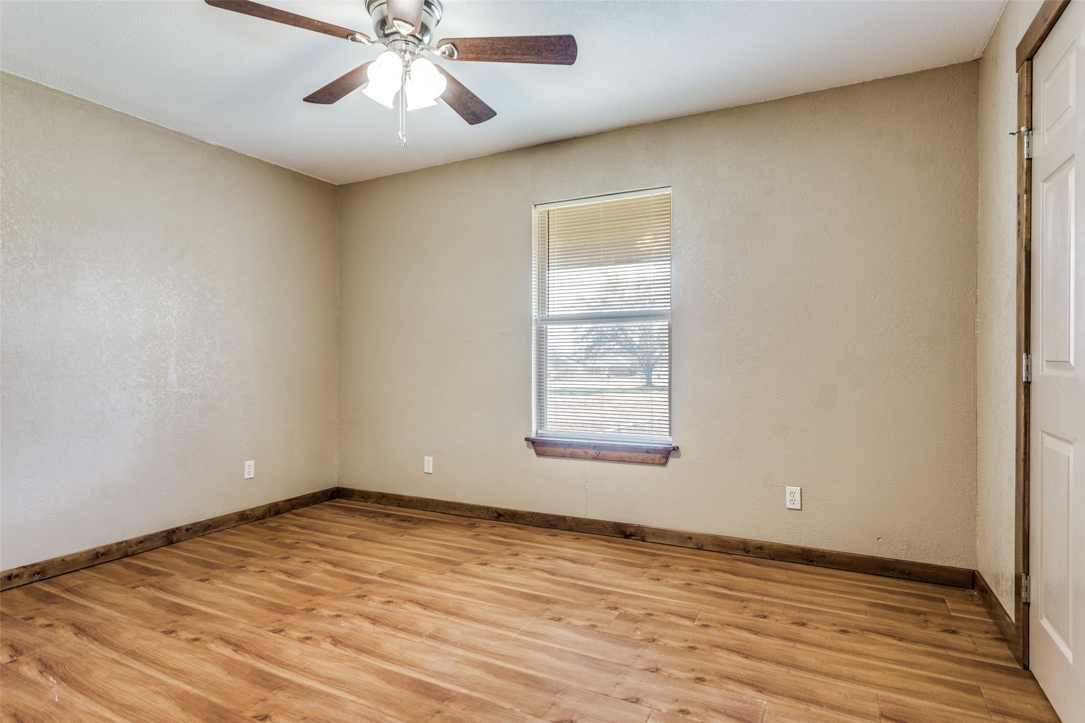 401 Ashwood Street Azle TX 76020