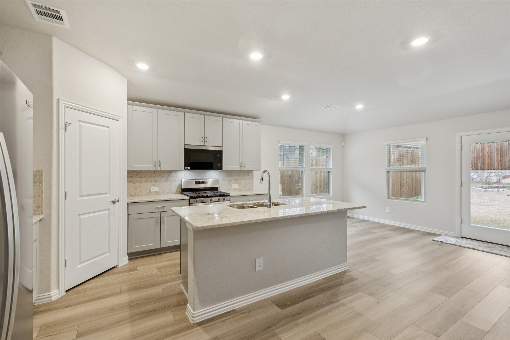 522 Castle Road Sherman TX 75092