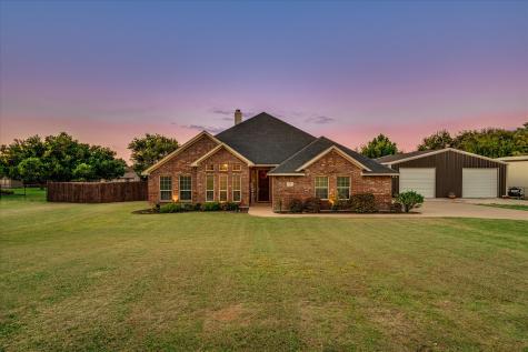 409 Emerald Court Burleson TX 76028