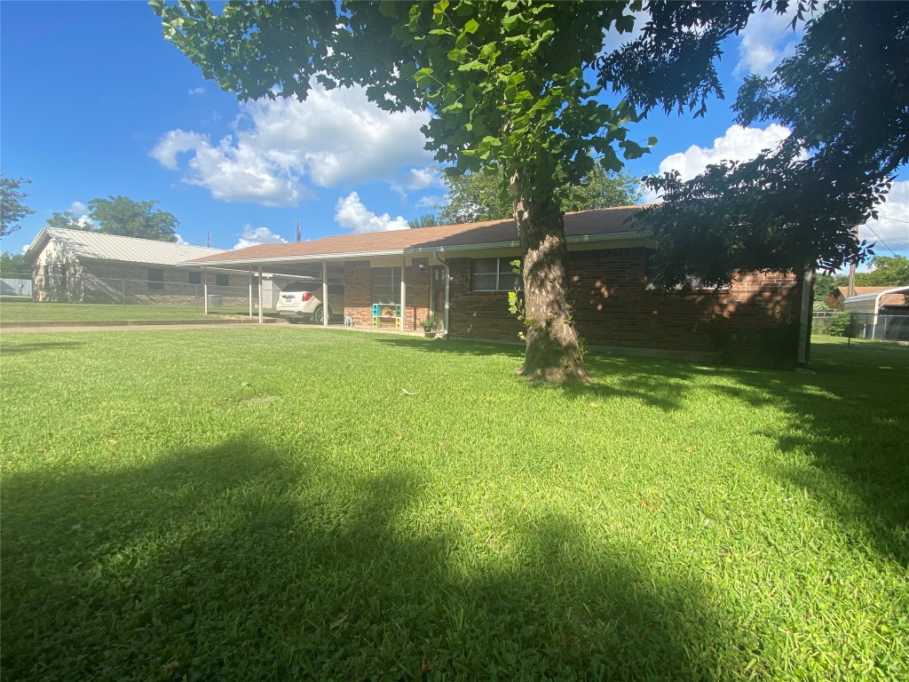 402 Island Avenue Hamilton TX 76531