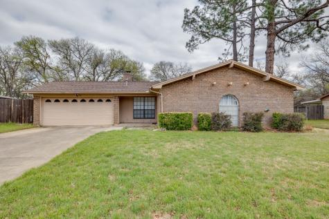 900 Warwick Street Bedford TX 76022