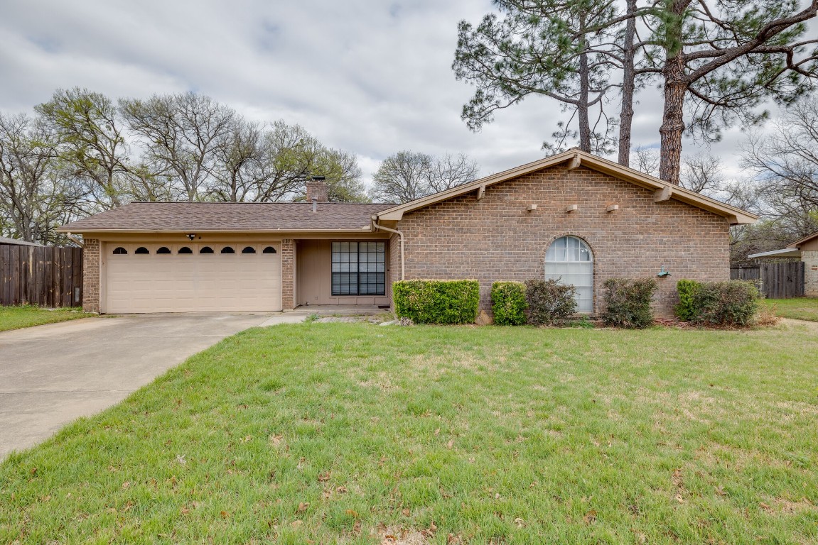900 Warwick Street Bedford TX 76022