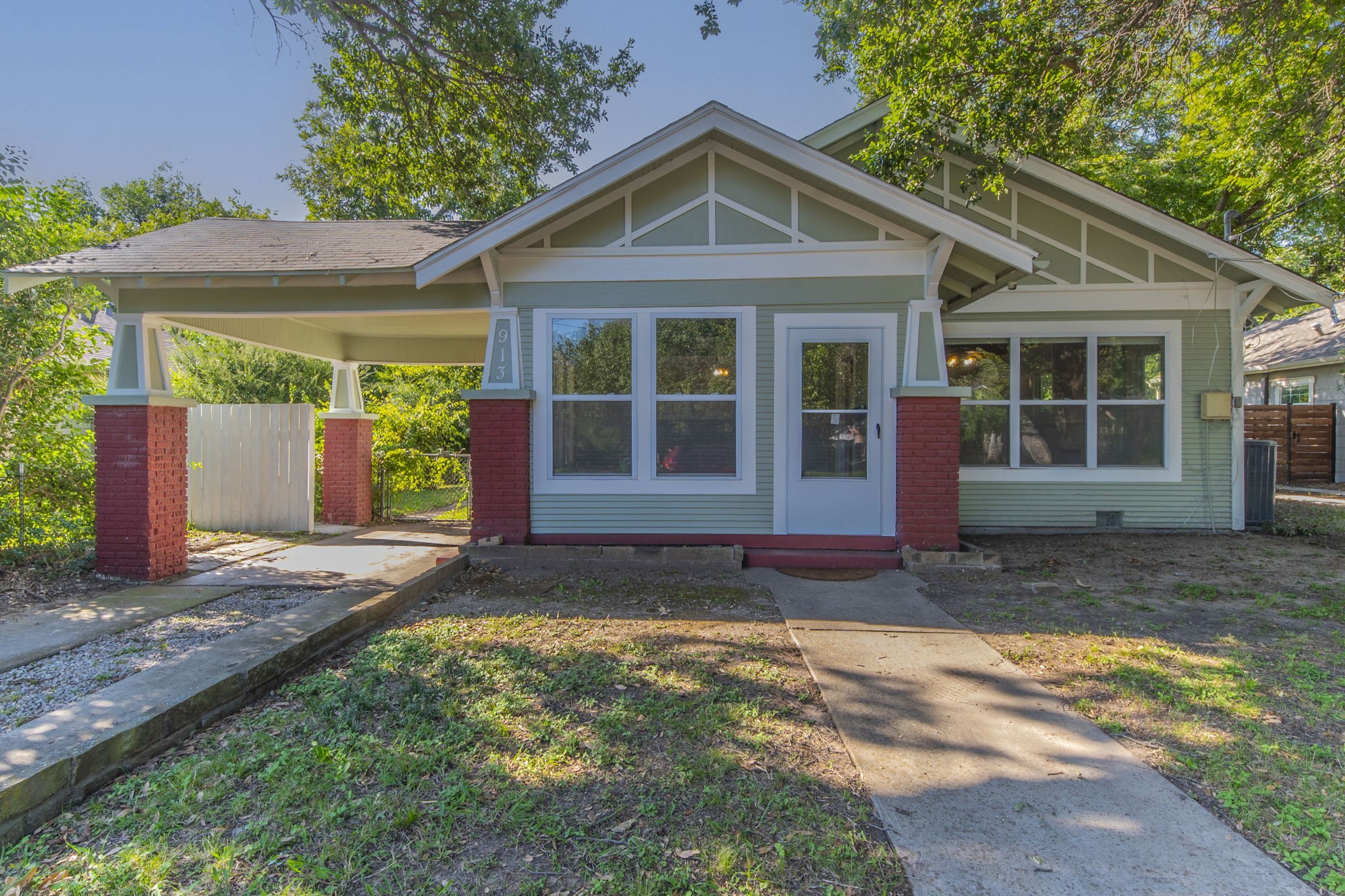913 Panhandle Street Denton TX 76201