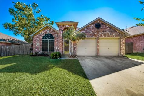 2747 Red Oak Drive Grand Prairie TX 75052