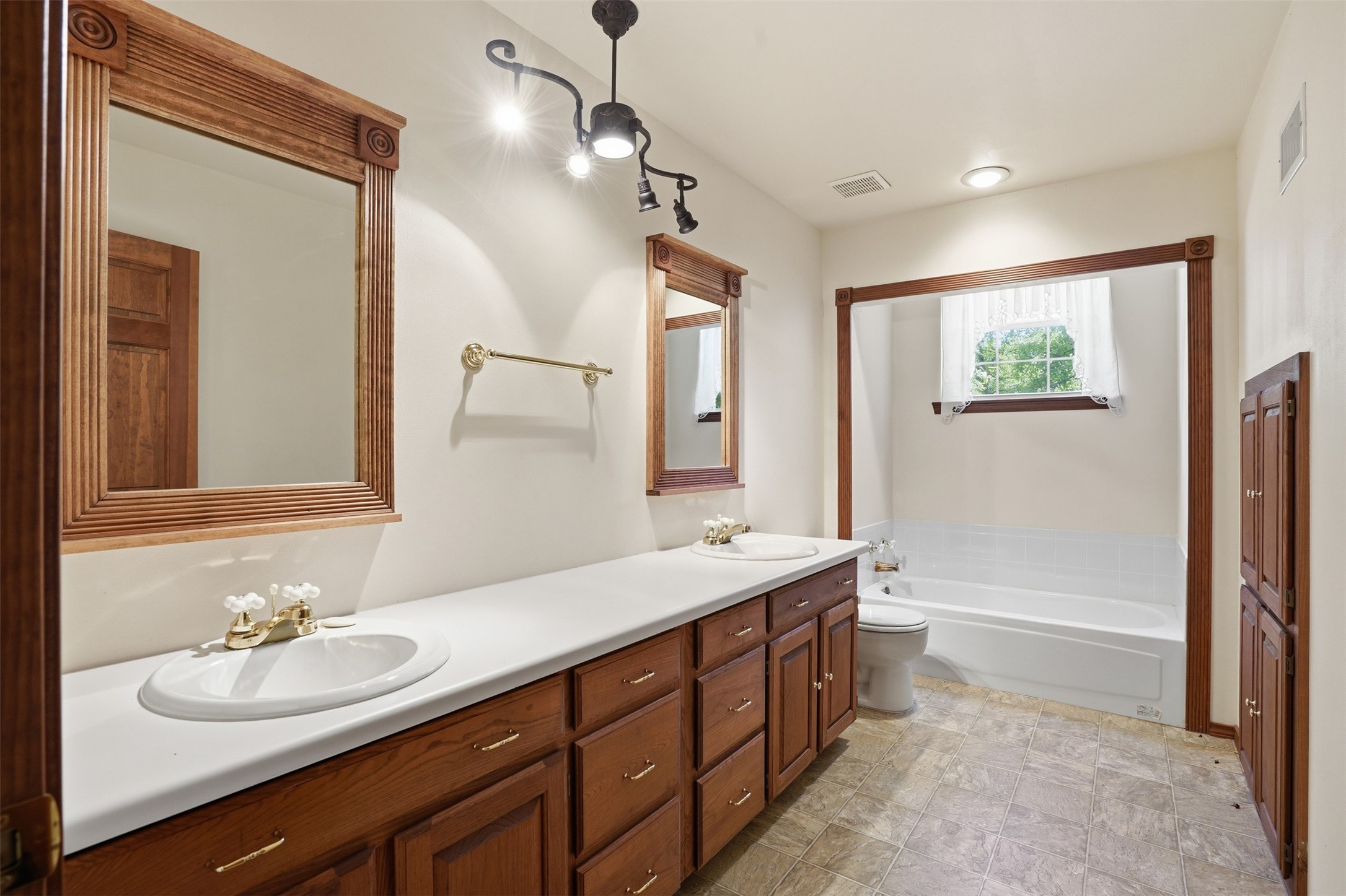 1000 Barry Lane Cleburne TX 76031