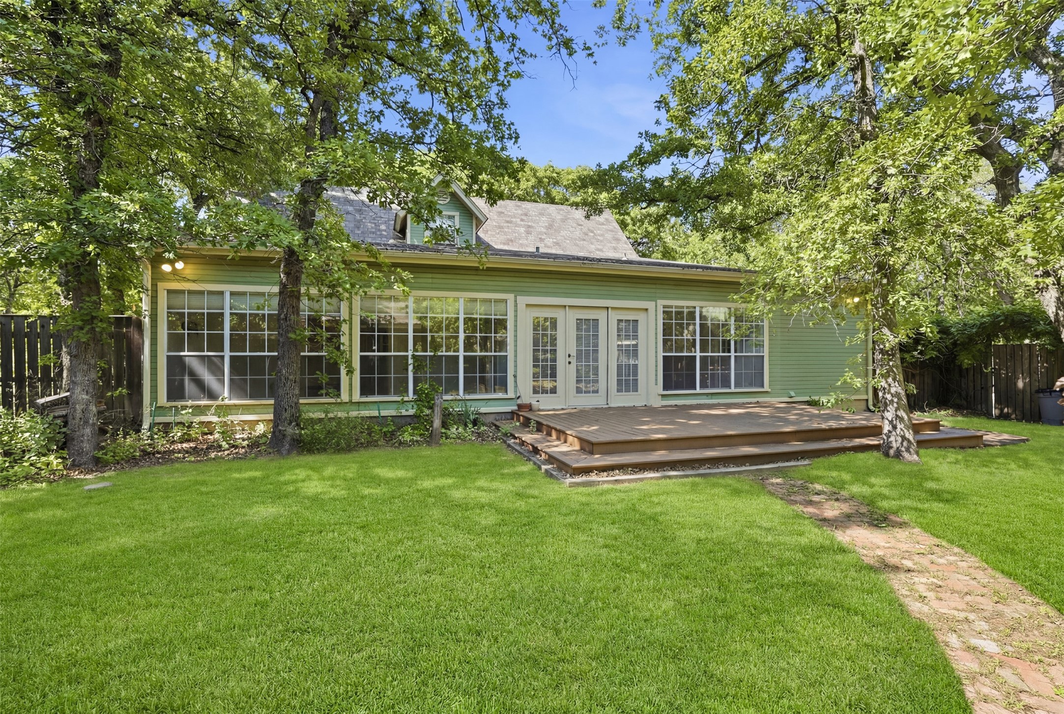 1000 Barry Lane Cleburne TX 76031