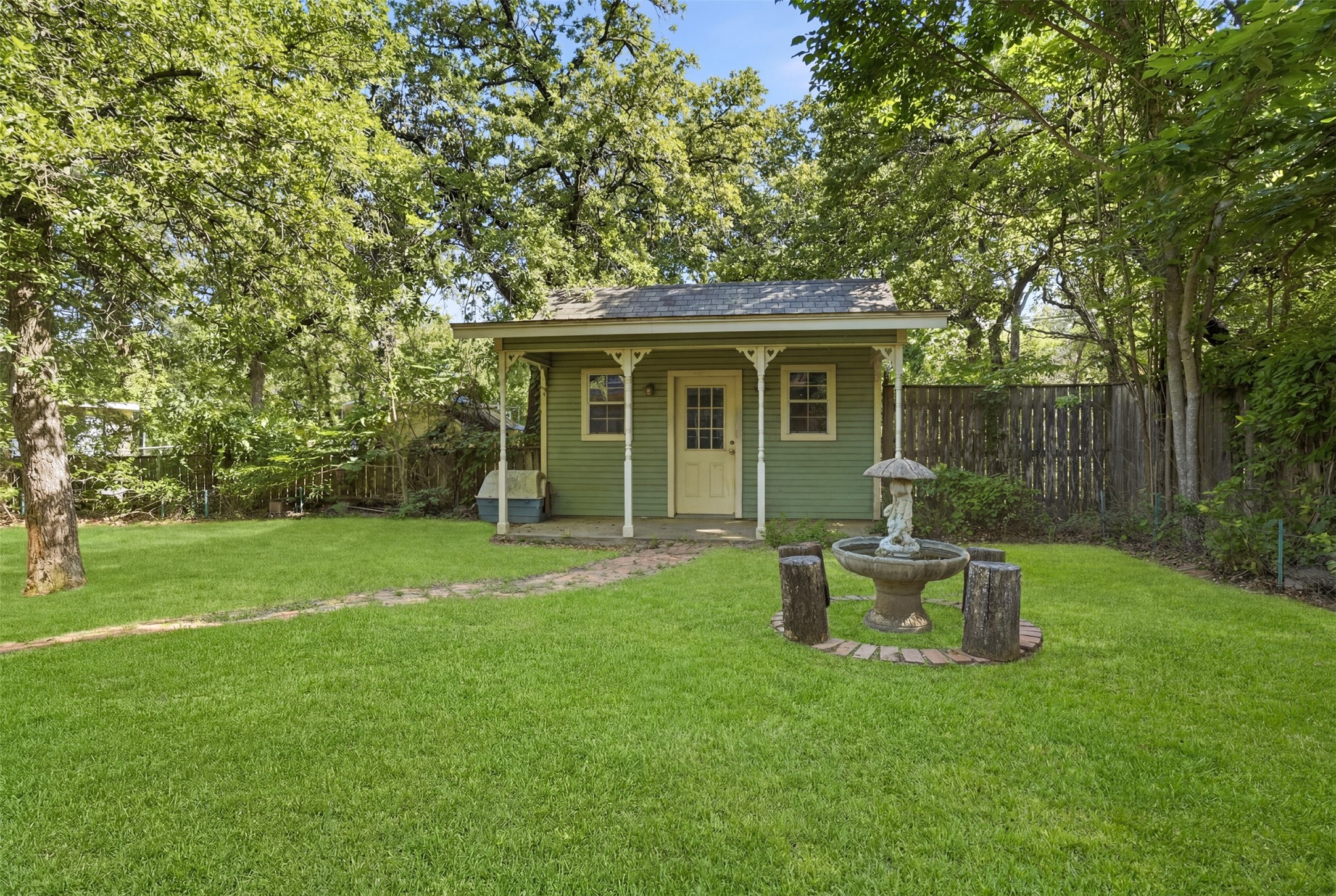 1000 Barry Lane Cleburne TX 76031