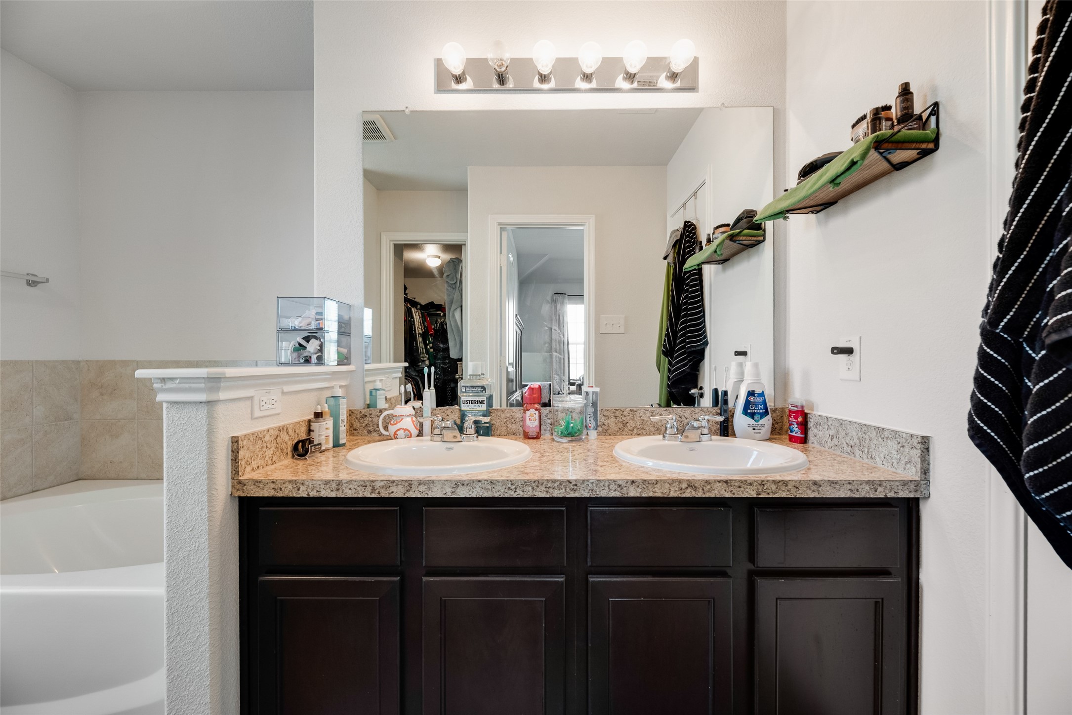 1208 Starling Lane Ennis TX 75119