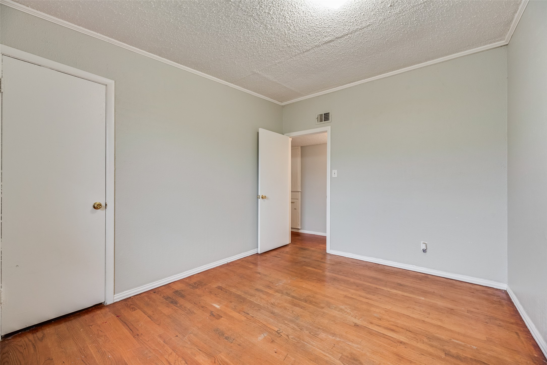 2211 Cardinal Lane Garland TX 75042