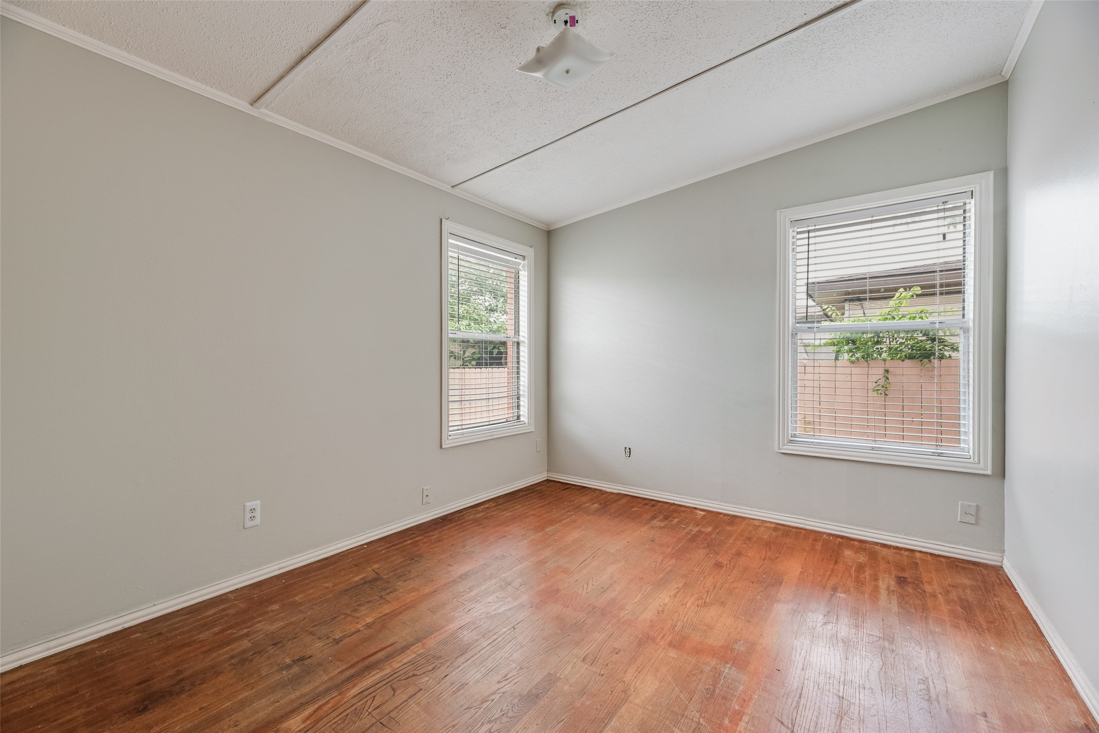 2211 Cardinal Lane Garland TX 75042
