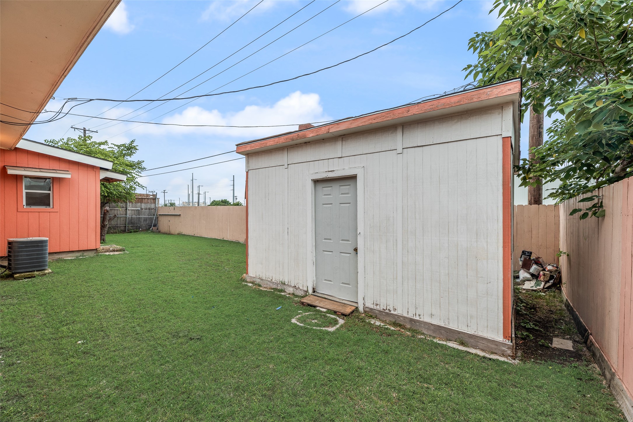 2211 Cardinal Lane Garland TX 75042
