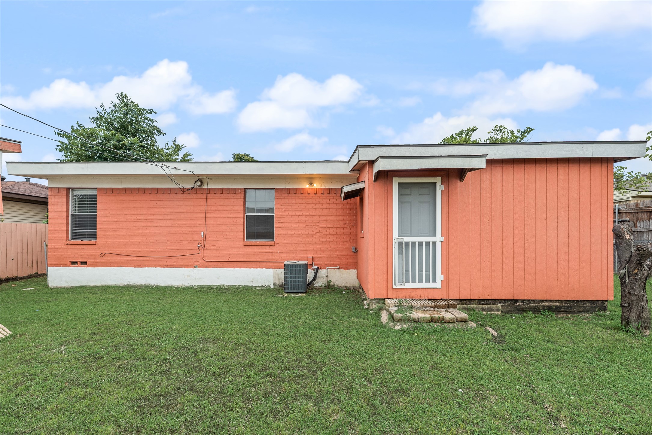2211 Cardinal Lane Garland TX 75042