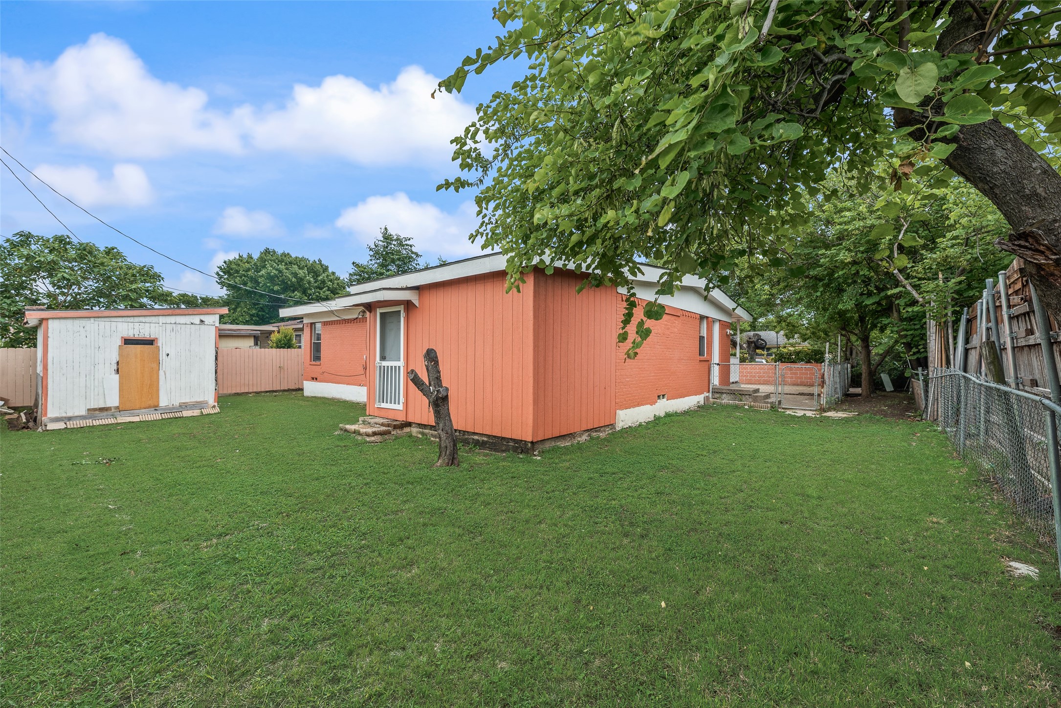 2211 Cardinal Lane Garland TX 75042