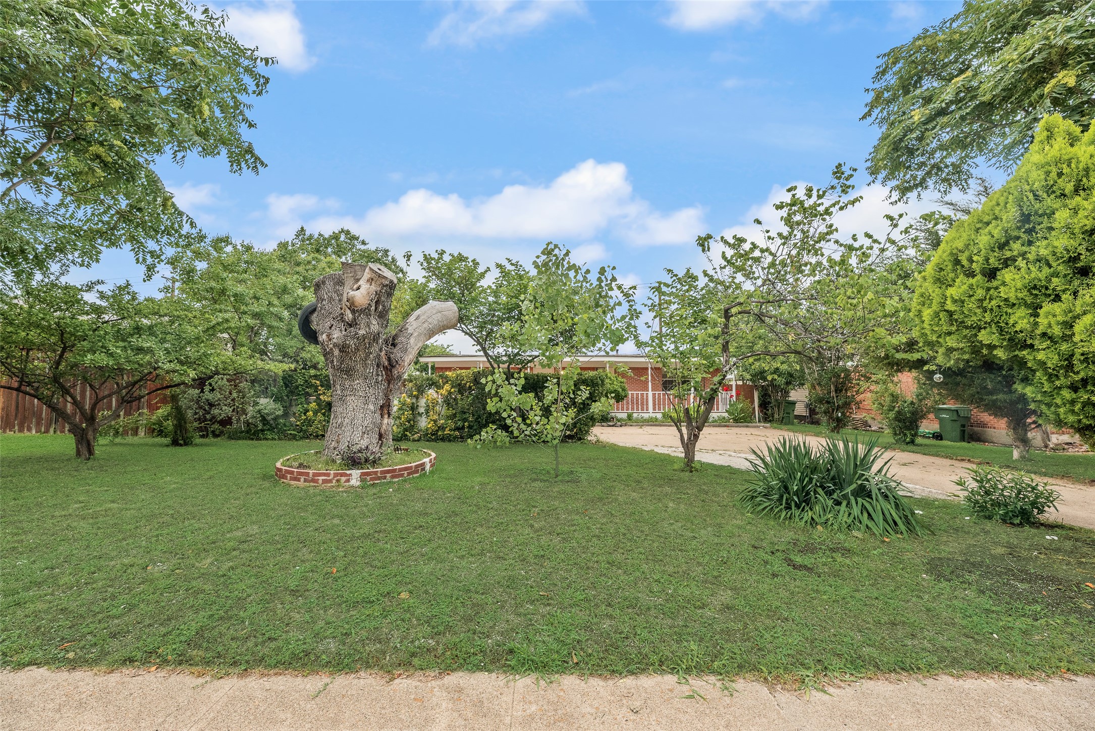 2211 Cardinal Lane Garland TX 75042
