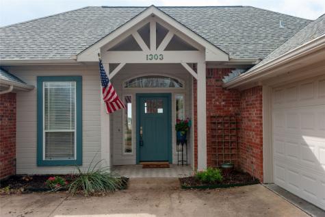 1303 Louise Lane Ennis TX 75119