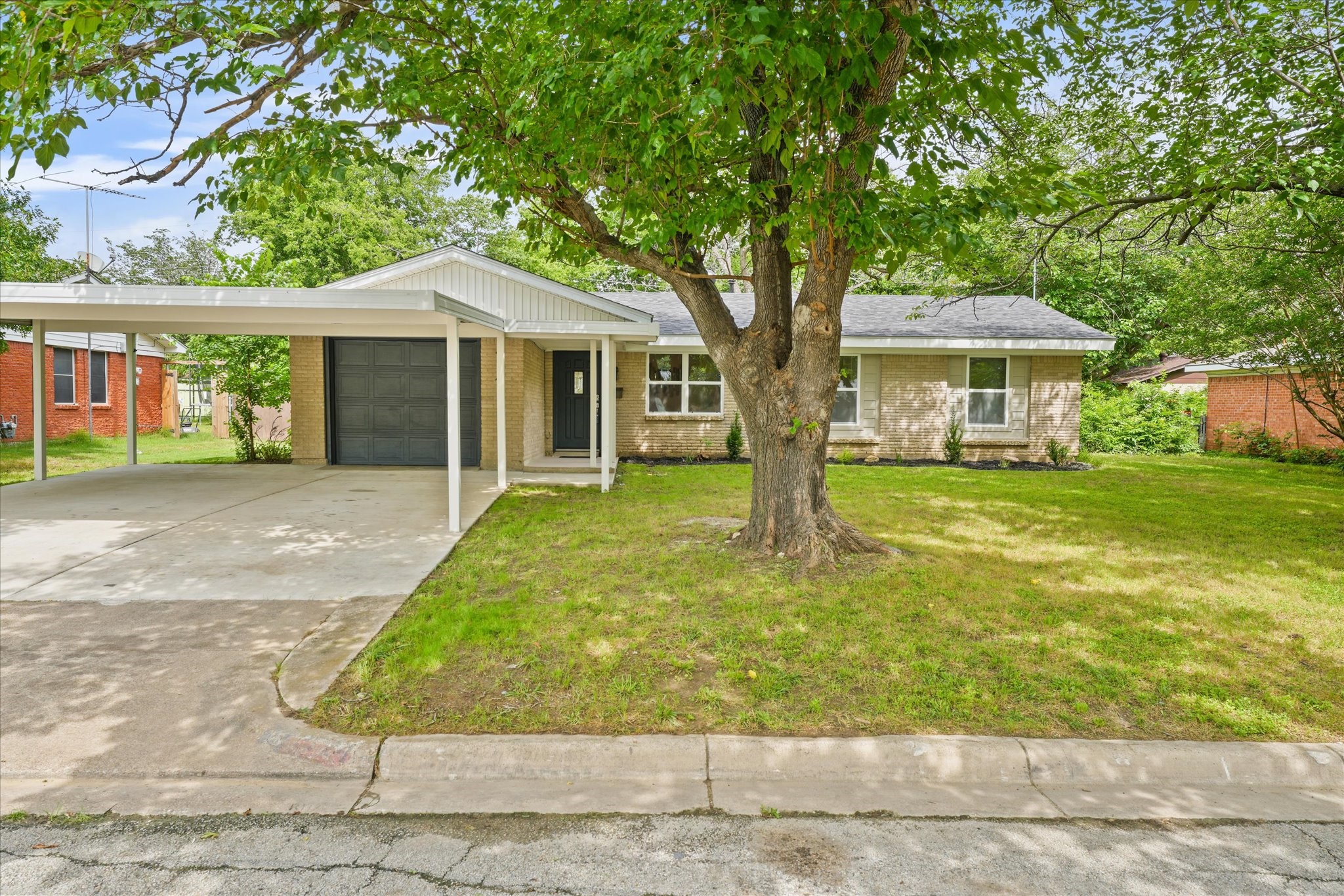 3524 Larry Street Haltom City TX 76117