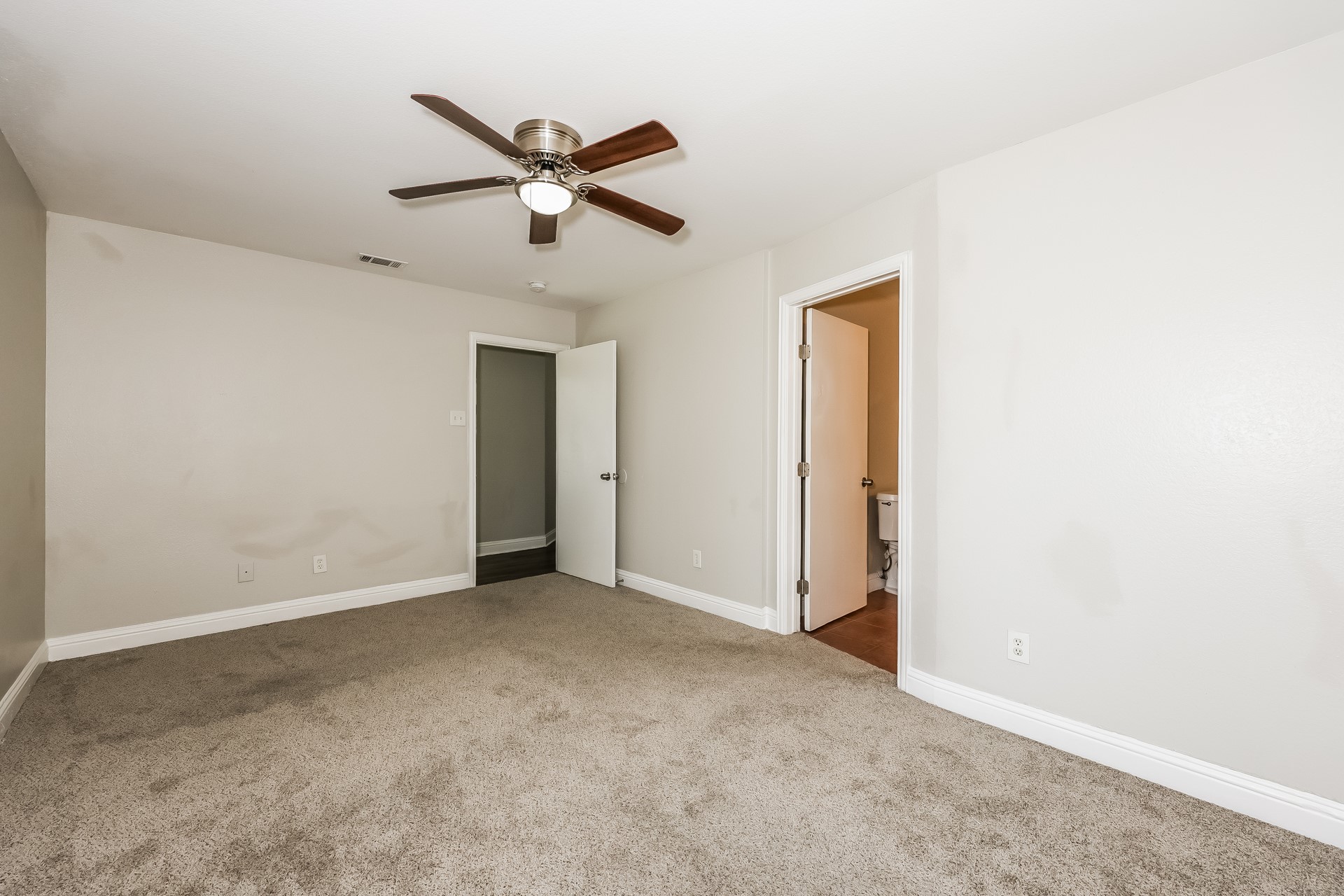 10522 Woodleaf Drive Dallas TX 75227