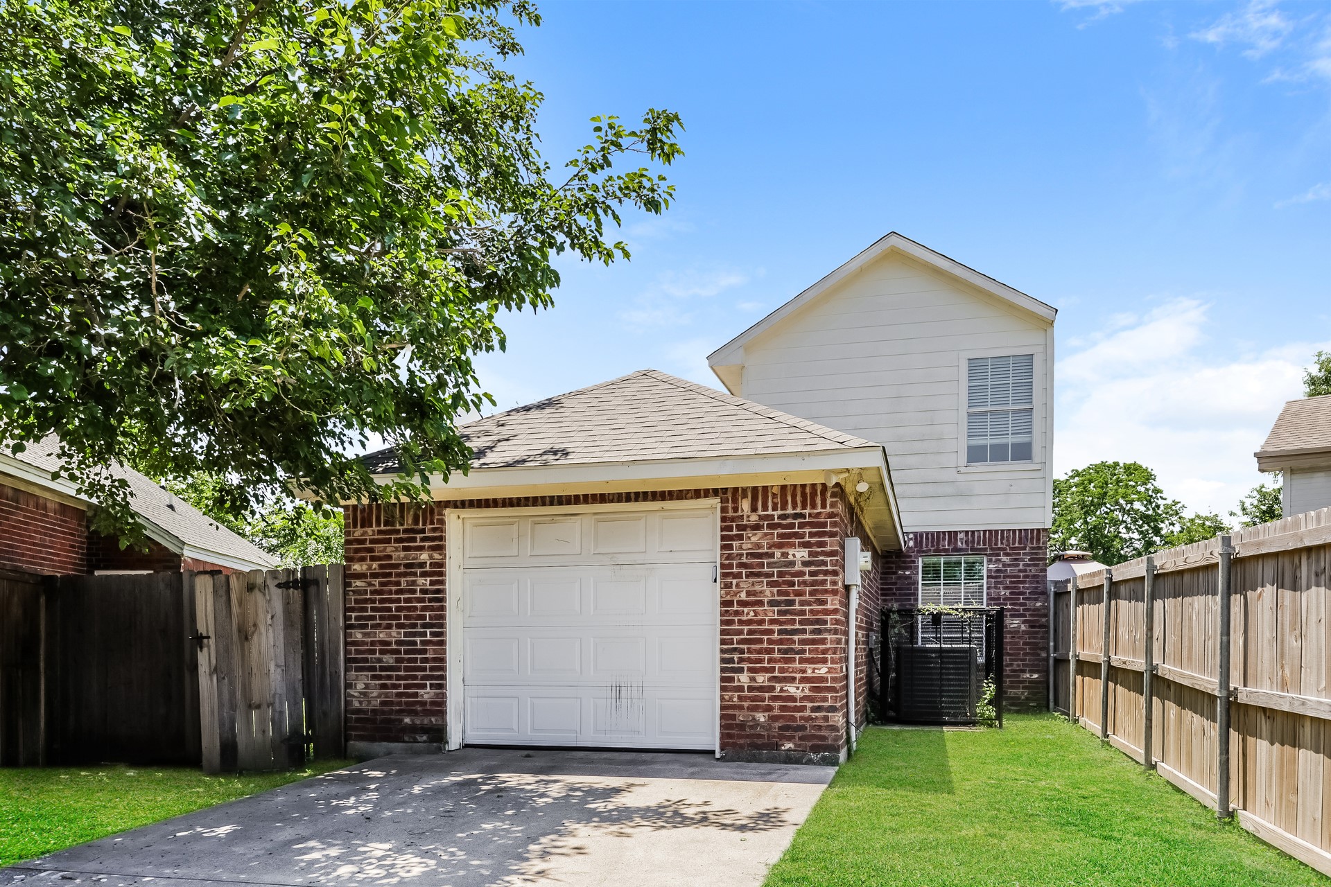10522 Woodleaf Drive Dallas TX 75227