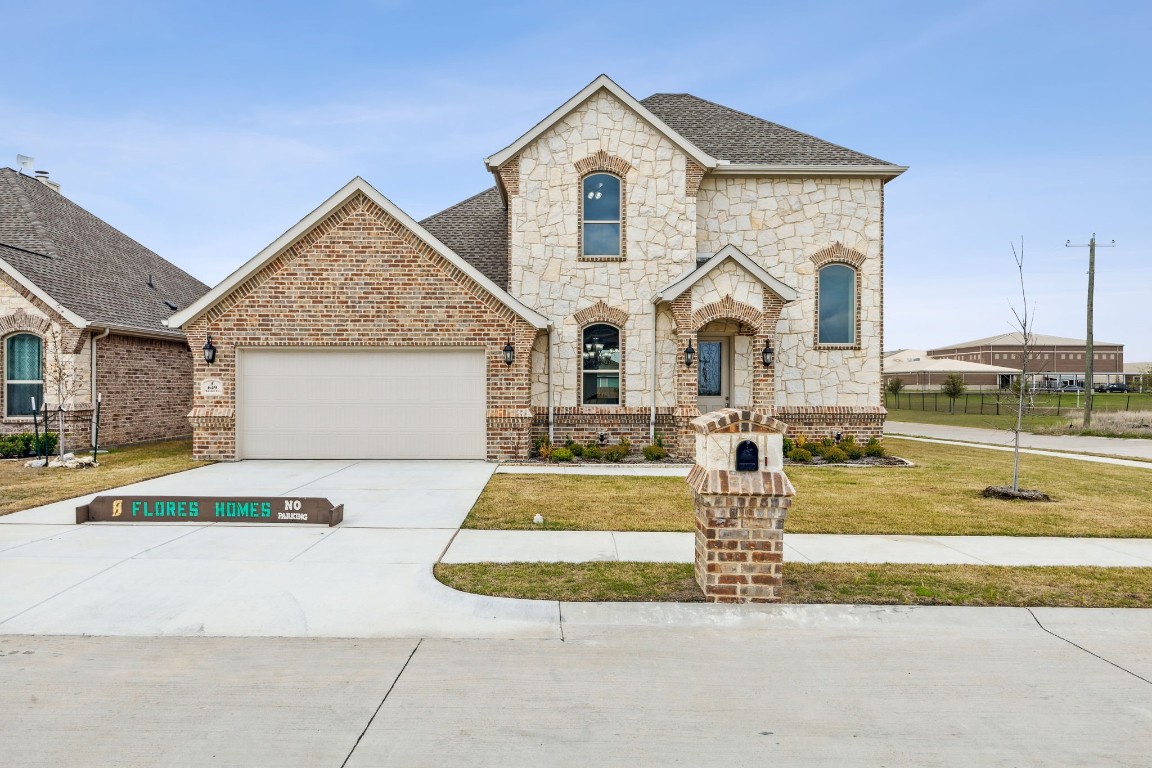 649 Xavier Court Waxahachie TX 75165